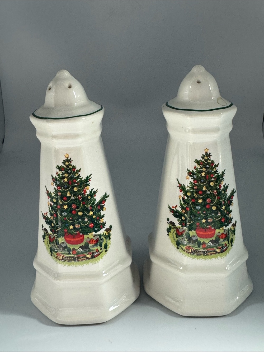 Christmas Heritage by Pfaltzgraff  Salt & Pepper Shaker Set